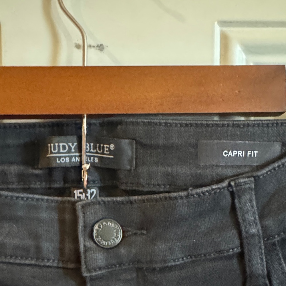 Judy Blue Dark Wash Capri Jeans